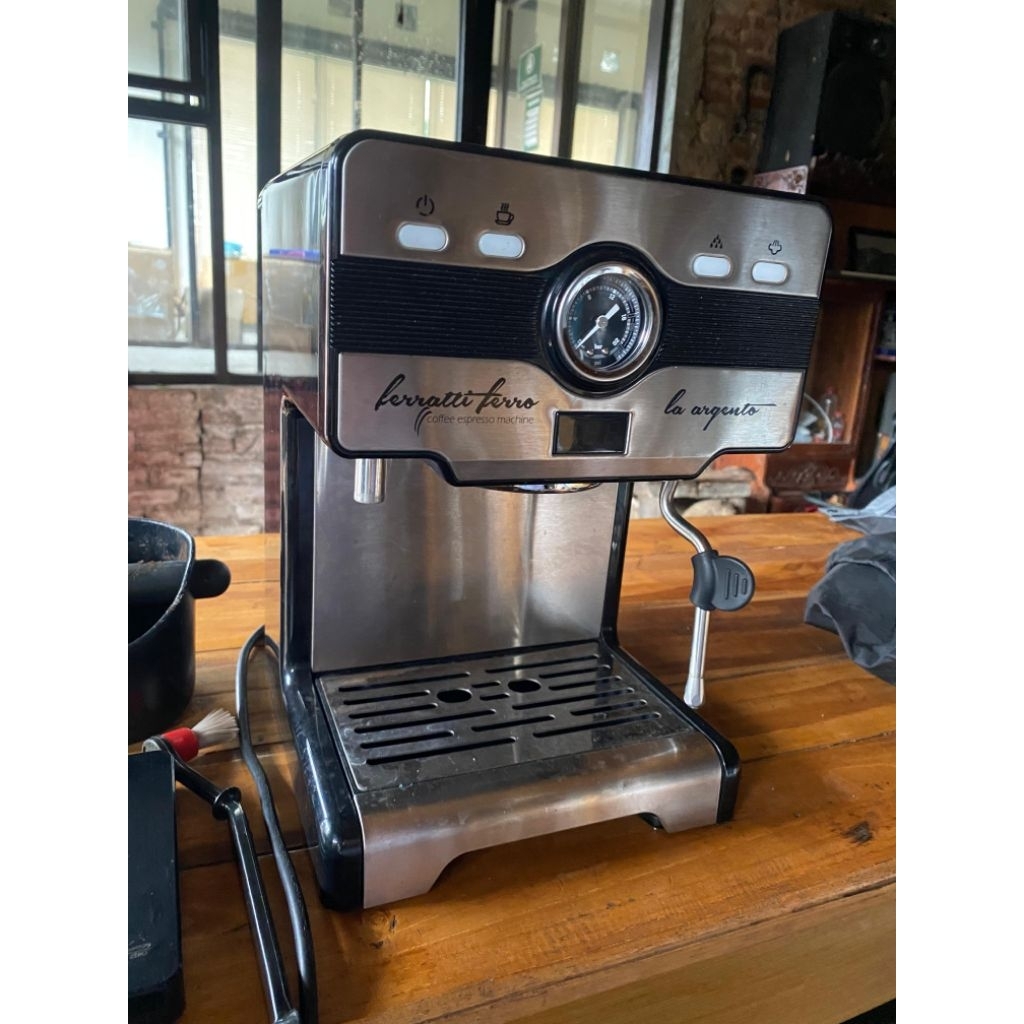 Mesin espresso Ferratti Ferro FCM 3603