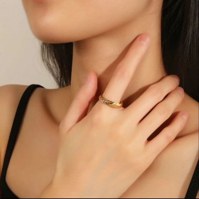 Cincin Titanium Wanita Ukir Lebar 4mm Dan 6mm