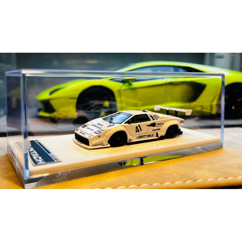 Vision 64 Lamborghini Countach Liberty Walk LBWK white Diecast Lamborghini Countach LBWK putih
