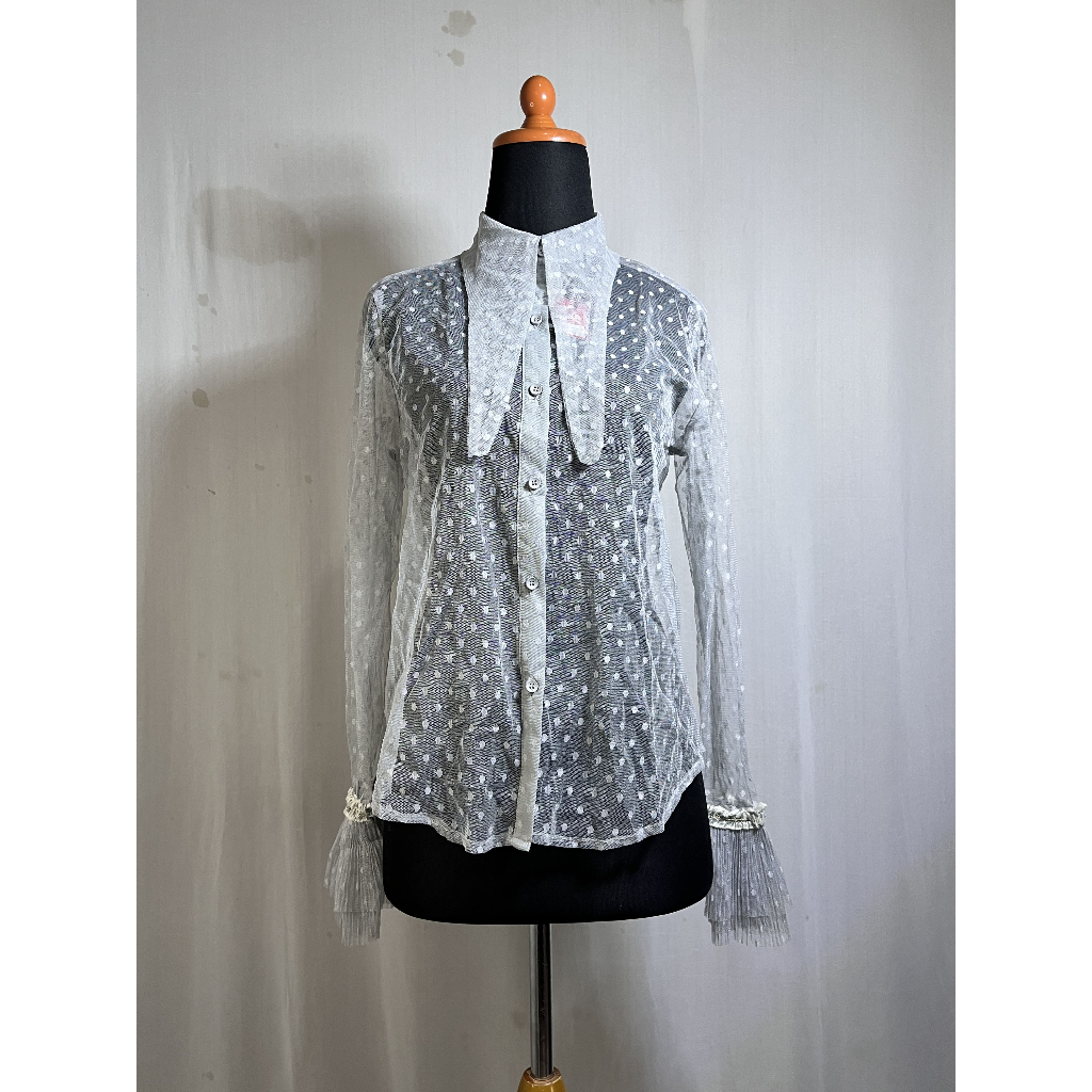Vintage Polka Dot Mesh Dagger-Collar Blouse — Kemeja Transparan Polkadot Kerah Runcing Panjang Aksen