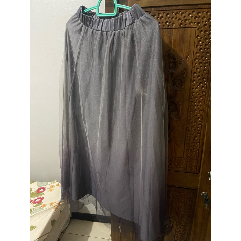 Preloved Rok Tutu Wanita warna abu-abu