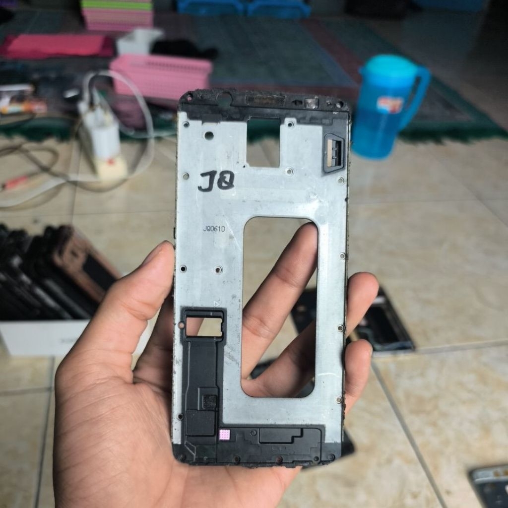 FRAME TATAKAN LCD TULANG TENGAH SAMSUNG GALAXY J8/J800 ORIGINAL COPOTAN