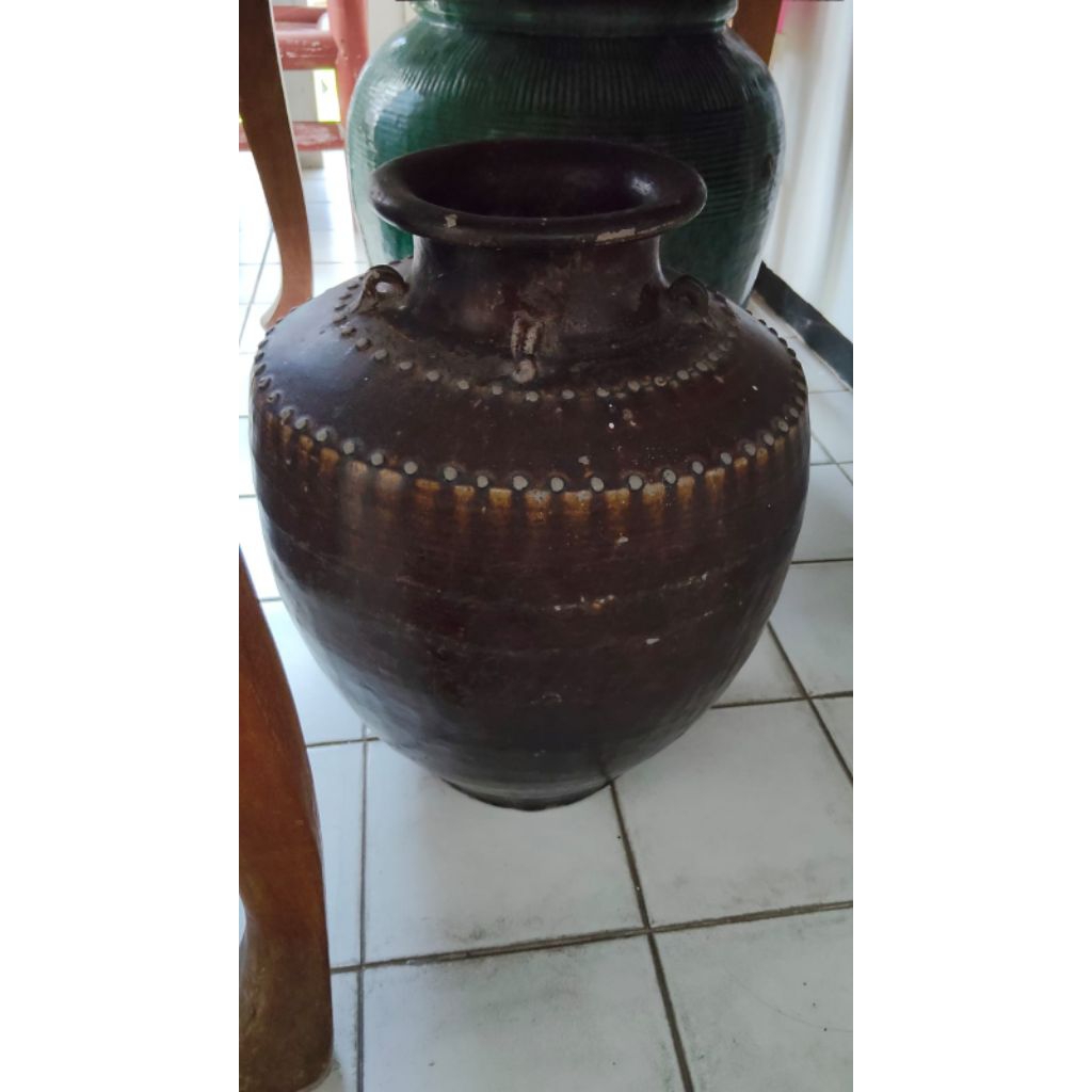 GUCI ANTIK KUNO BESAR. VAS ANTIK KUNO ORIGINAL ASLI - WARNA COKLAT TUA MOTIF TITIK TITIK PUTIH KUNIN