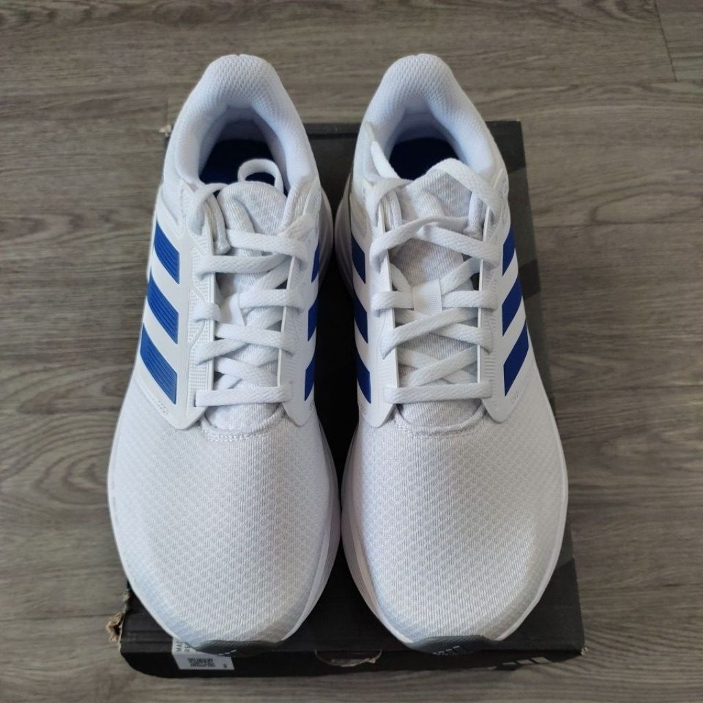 Sepatu Running White IE1979