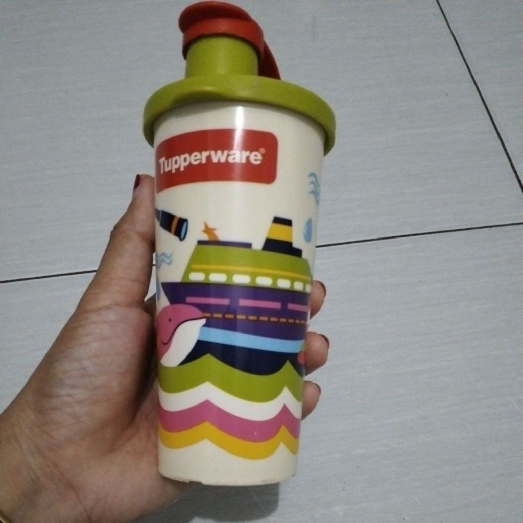 Tupperware botol minum anak 260 ml / Tumblr anak / gelas Tupperware anak tutup preloved