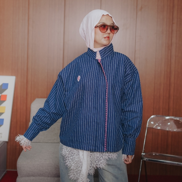 Counique Atasan Kemeja Wanita Lengan Panjang Boxy Oversized soft denim salur wabash Navy LD 120 - Me