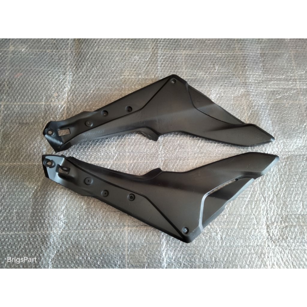 Cover bodi body tengah samping kanan kiri honda cb150r cb 150r old lama original