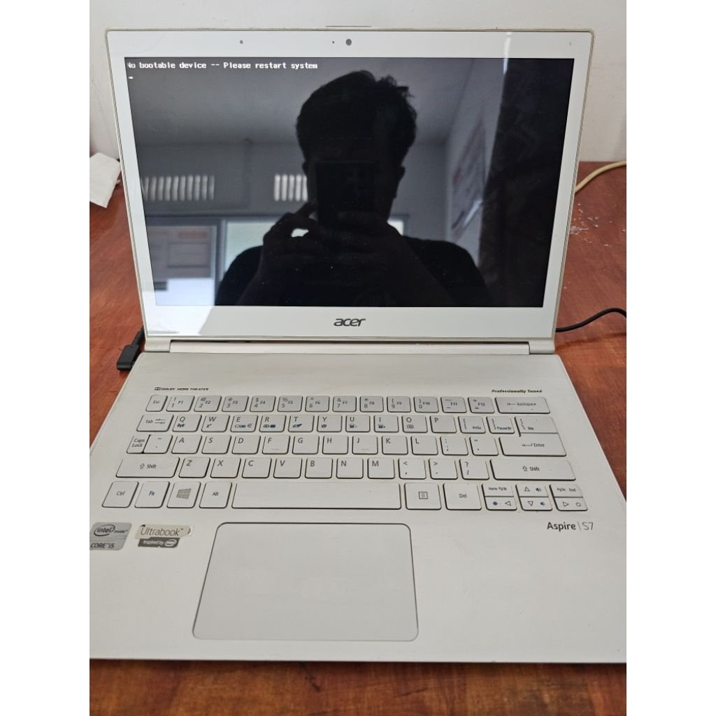 Bahan Acer Aspire S7 i5 gen 3 touchscreen 4 Gb Ram Casing Mulus