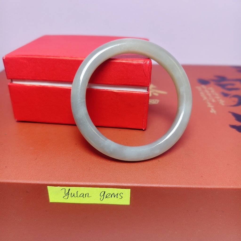 Hetian Bangle Giok Polos Hijau Muda Uk 57,4mm ( Kalem Elegan)