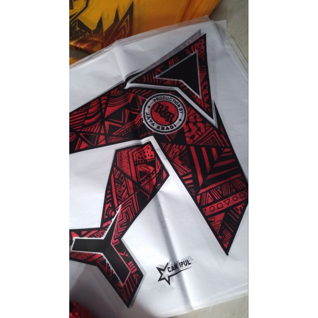 kertas layangan sukoi 2 warna.