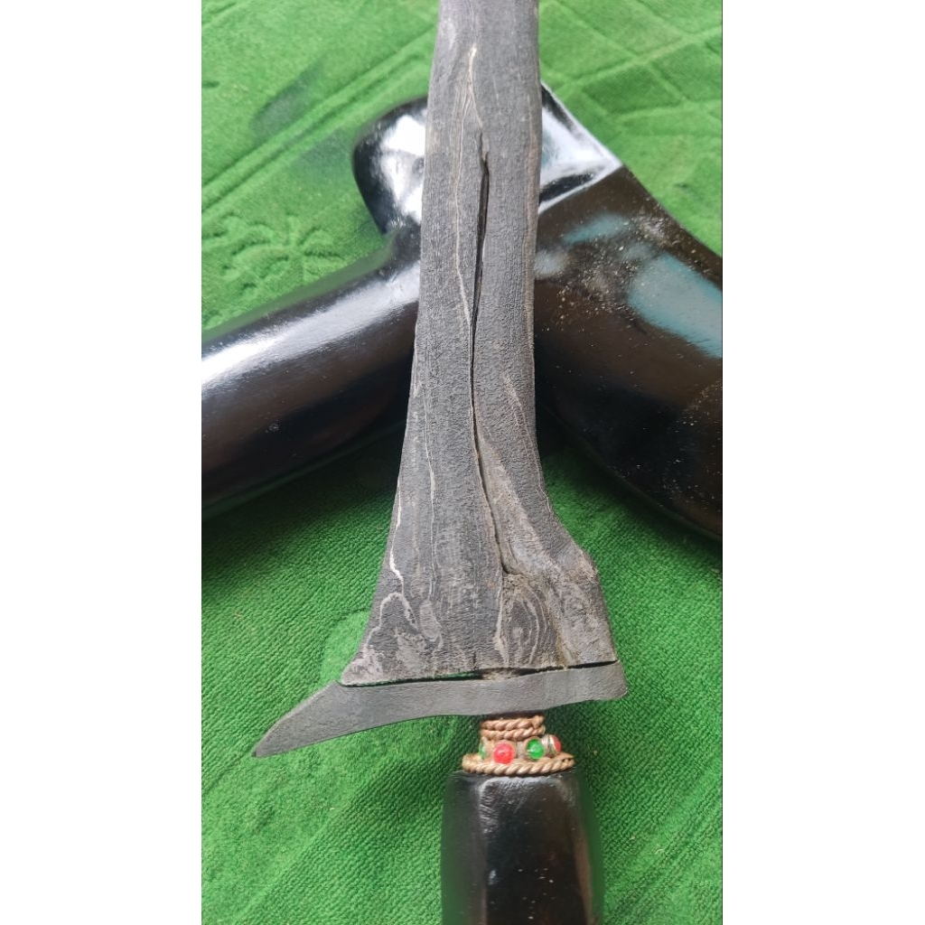 keris Pamengkang jagat (lurus)