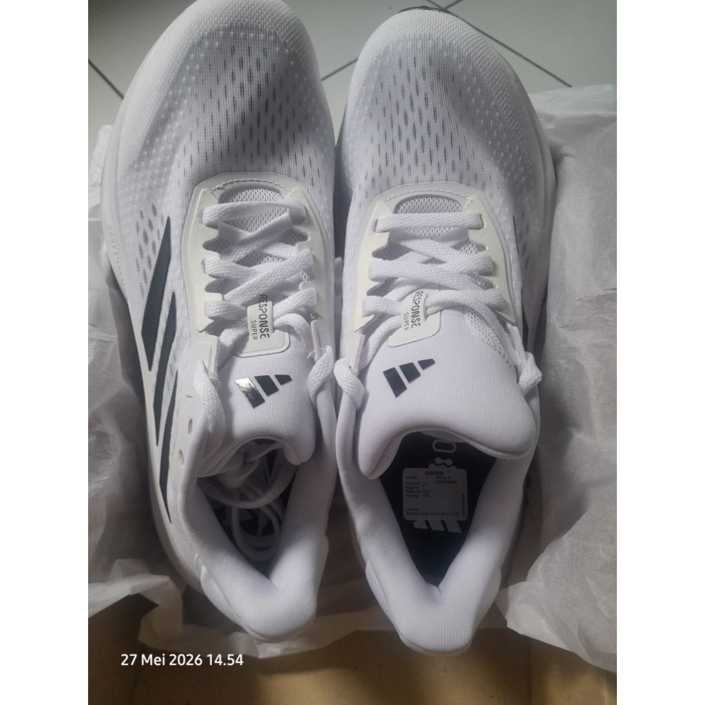 Sepatu running Adidas original . Response super Men putih