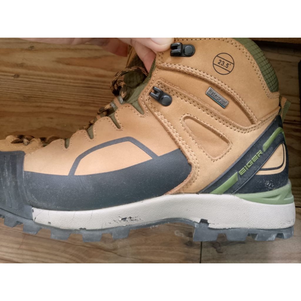 Sepatu outdoor second