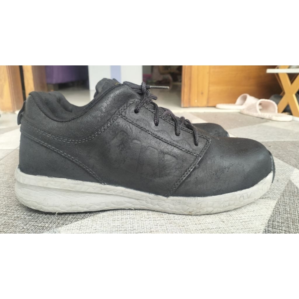 sepatu safety kulit Jogger 43 second