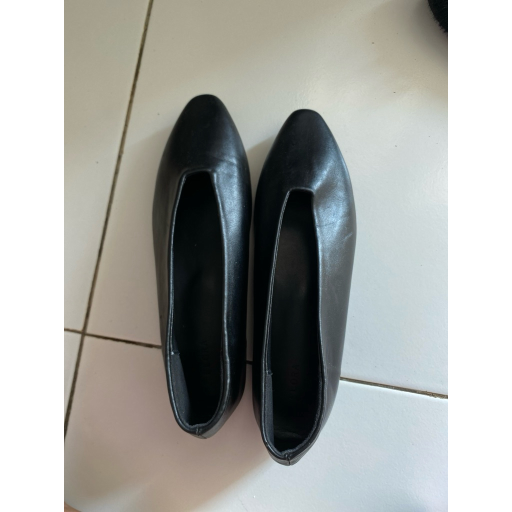 Preloved flat shoes hitam
