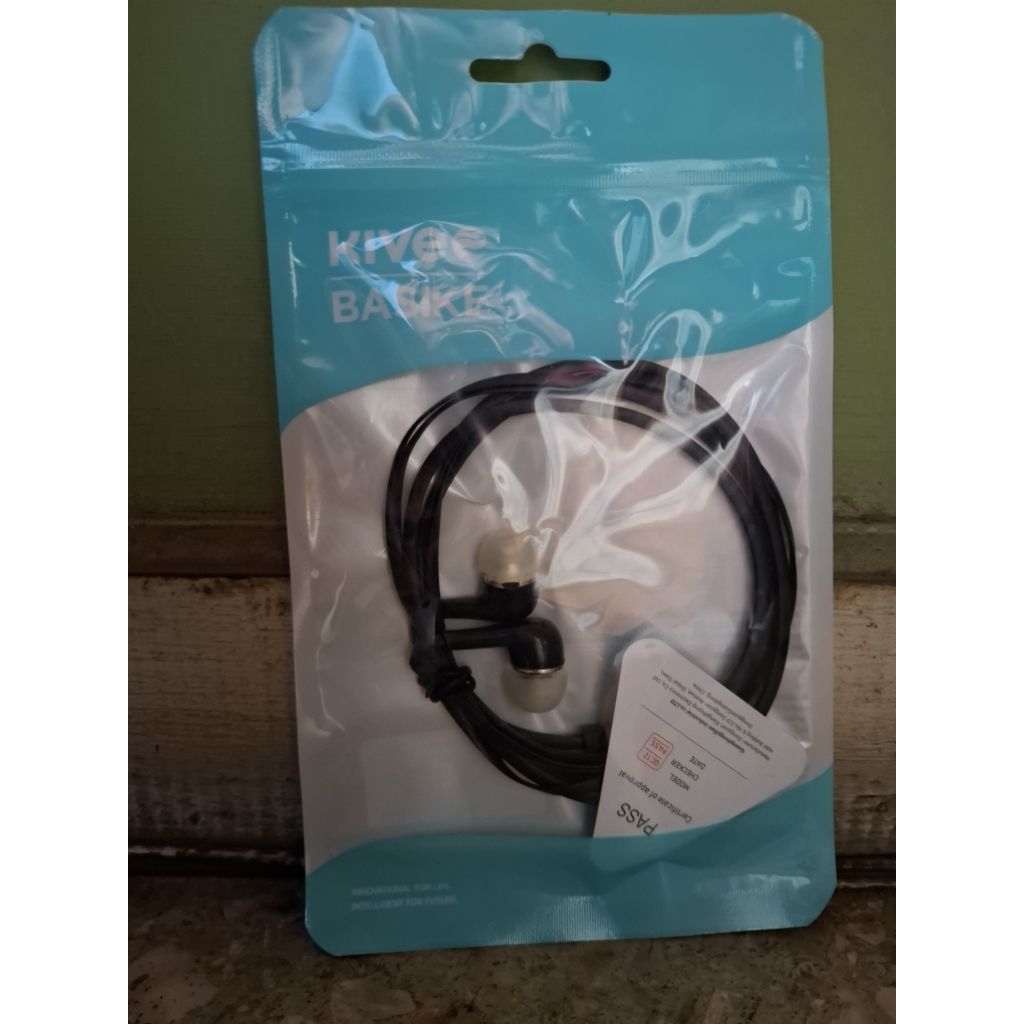 Kivee Basike earphone jack