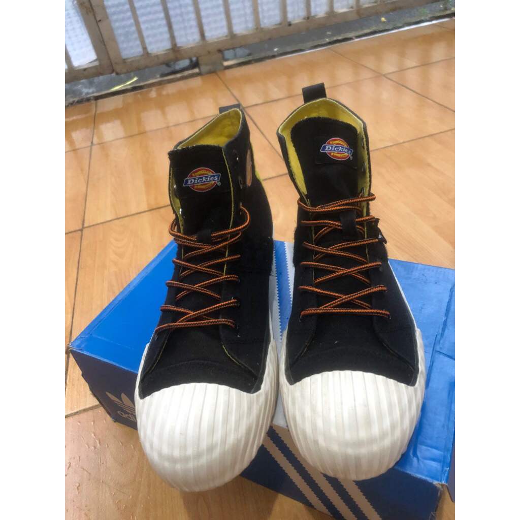 sepatu dickies size 43