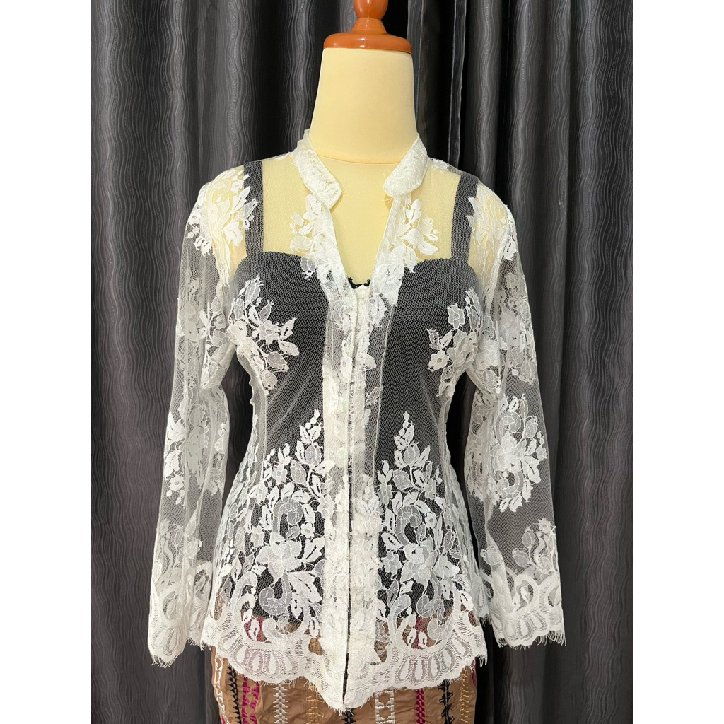 kebaya brokat putih motif ceplok