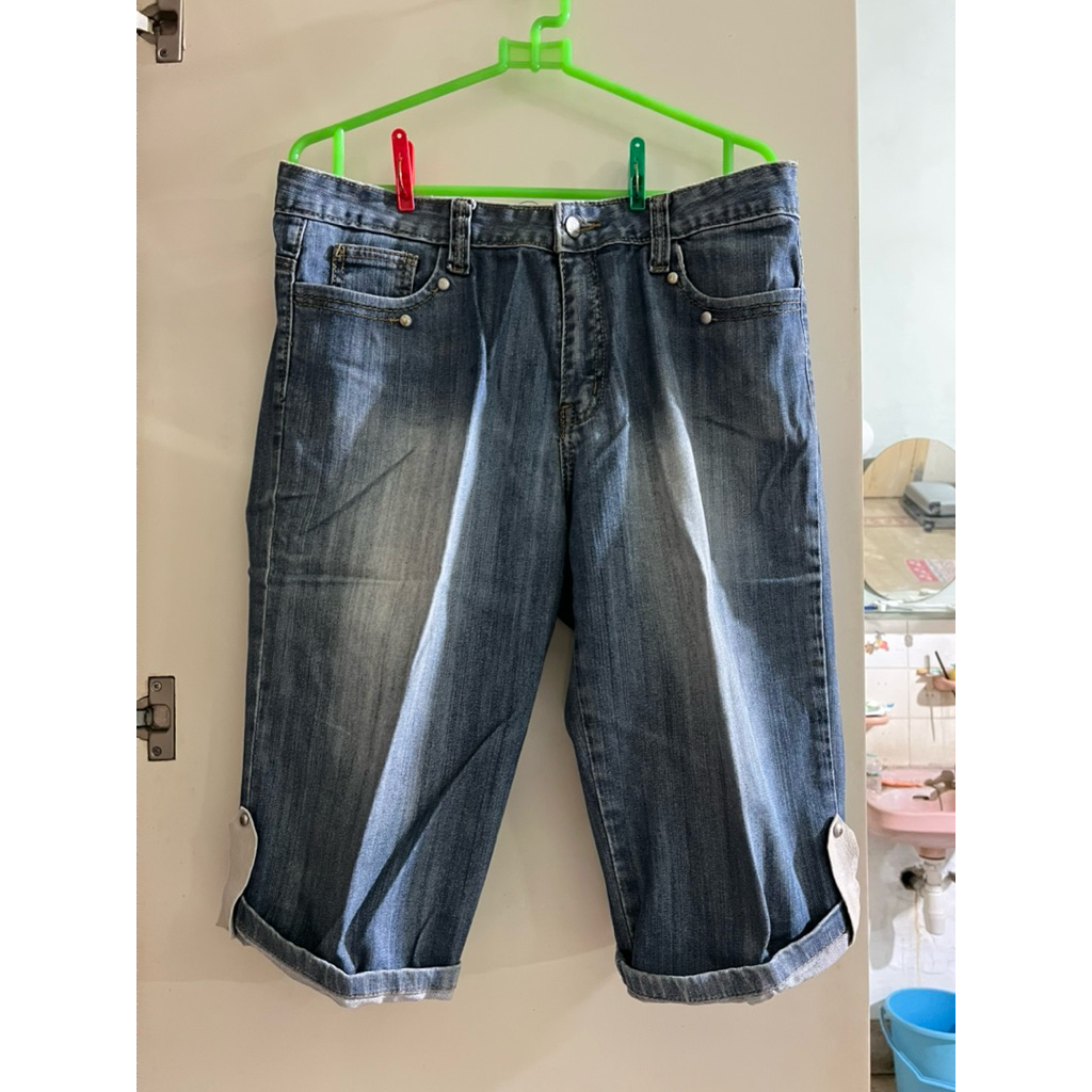 Celana Jeans Pendek Wanita Merk T2000