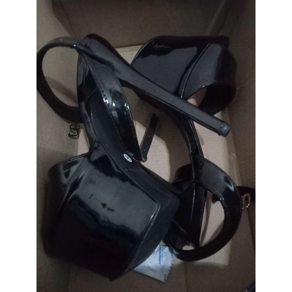 PRELOVED HIGH HEELS 17CM UKURAN 36 WARNA HITAM