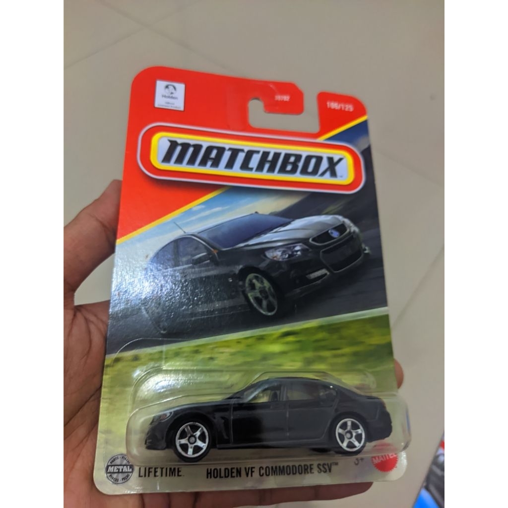 Matchbox Holden VF Commodore SSV