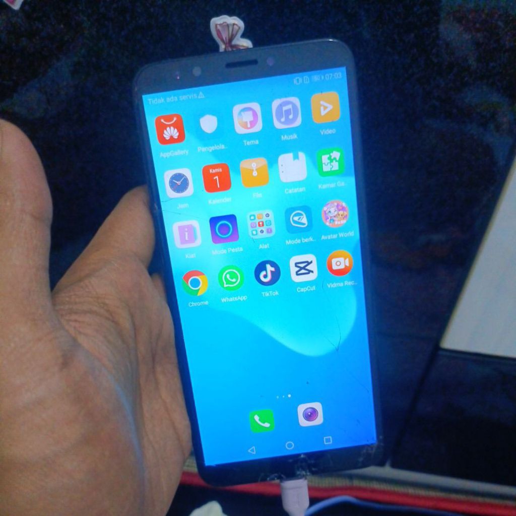 Huawei Y7 Prime 2018 hp normal Ram 3/32 tanpa pola