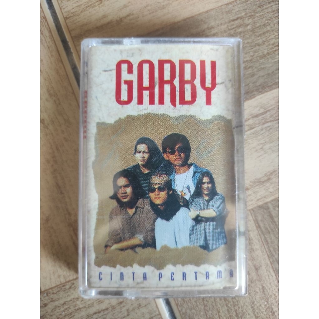 kaset pita GARBY "cinta pertama"