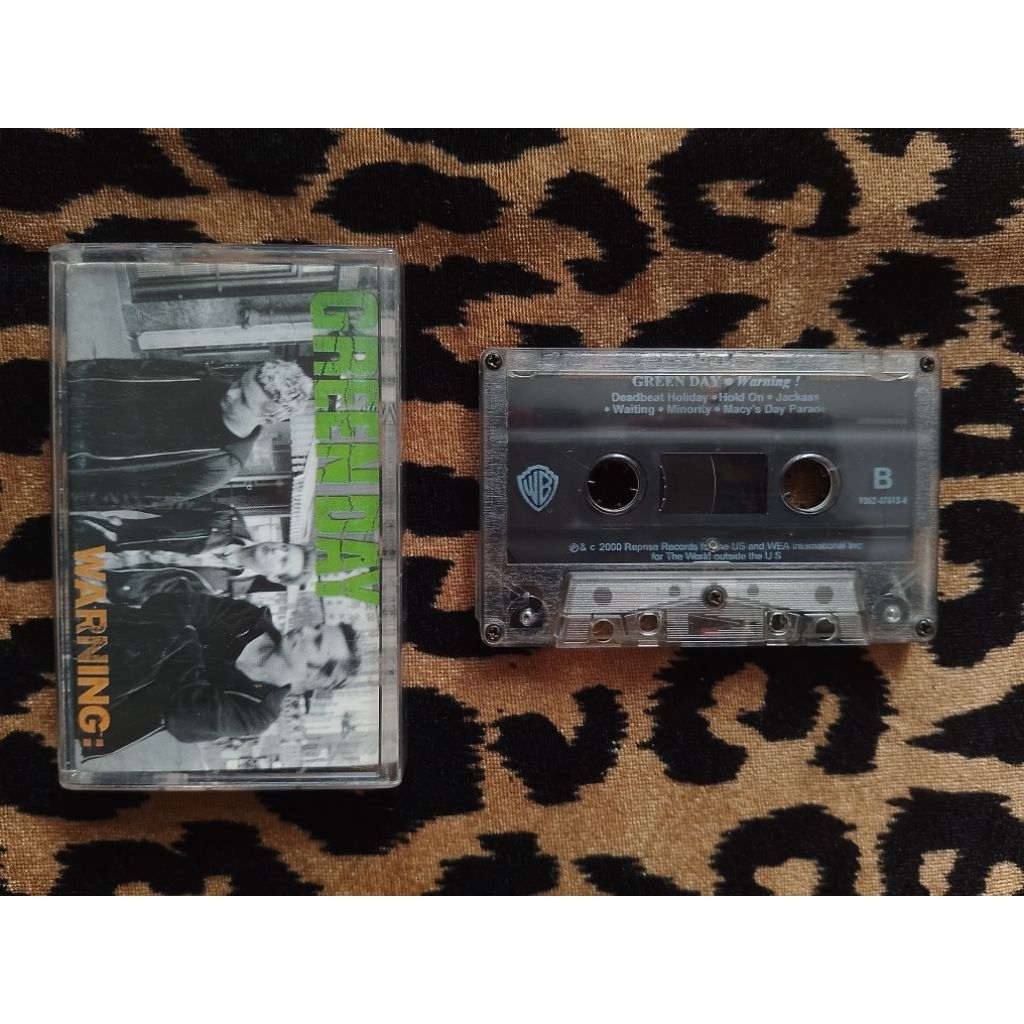 Kaset pita Green Day Warning