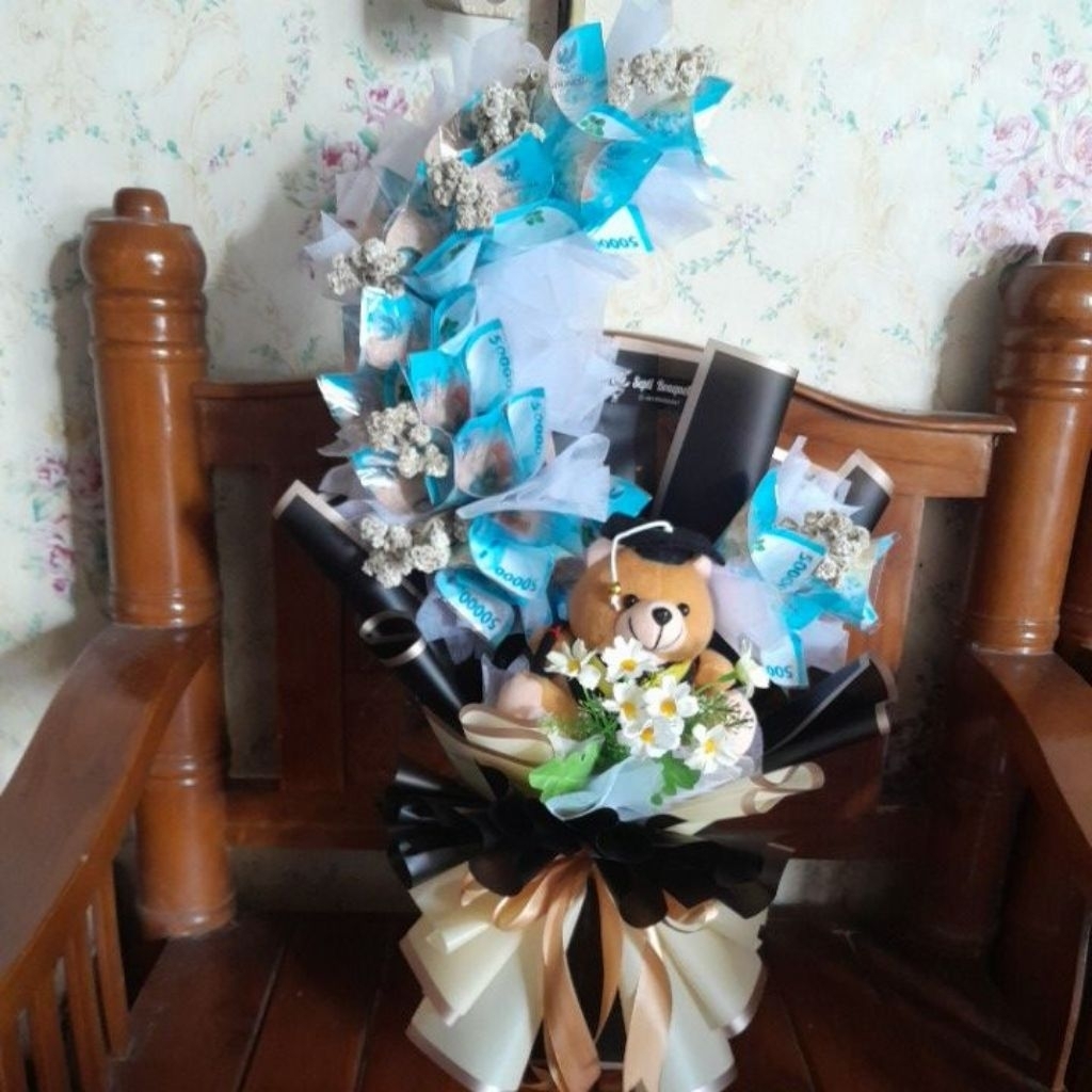 BUKET WISUDA BULAN SABIT/ BOUQUET WISUDA UANG 20 LEMBAR
