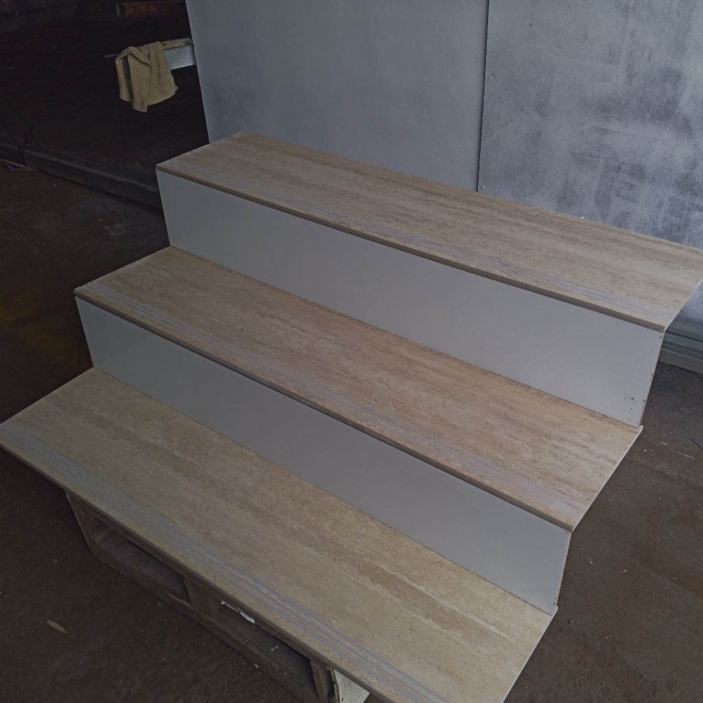 Stepnosing Granit Tangga 30x120, Bevel, Bullnose, Pingul