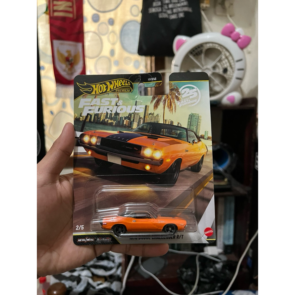 Hotwheels dodge challenger