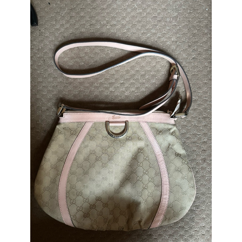 preloved gc gucci canvas slingbag