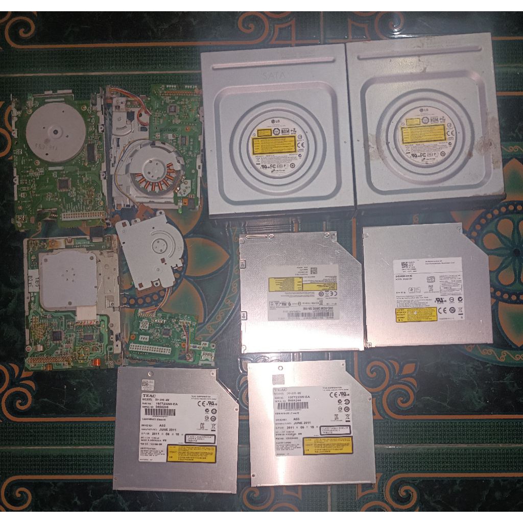 DVD-ROM - Internal PC+DVD Internal PC Build Up+Floppy Disk