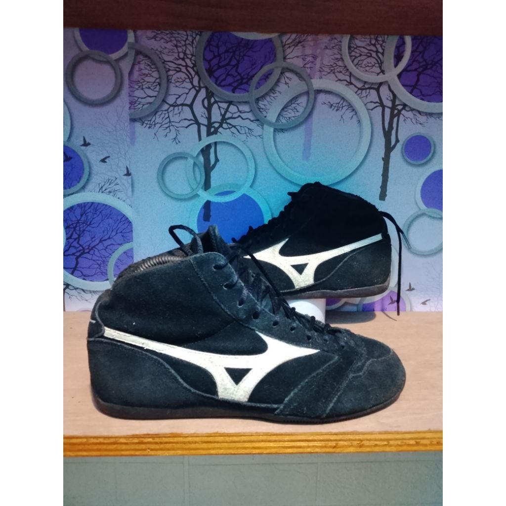 sepatu second mizun short boxing size 39,5