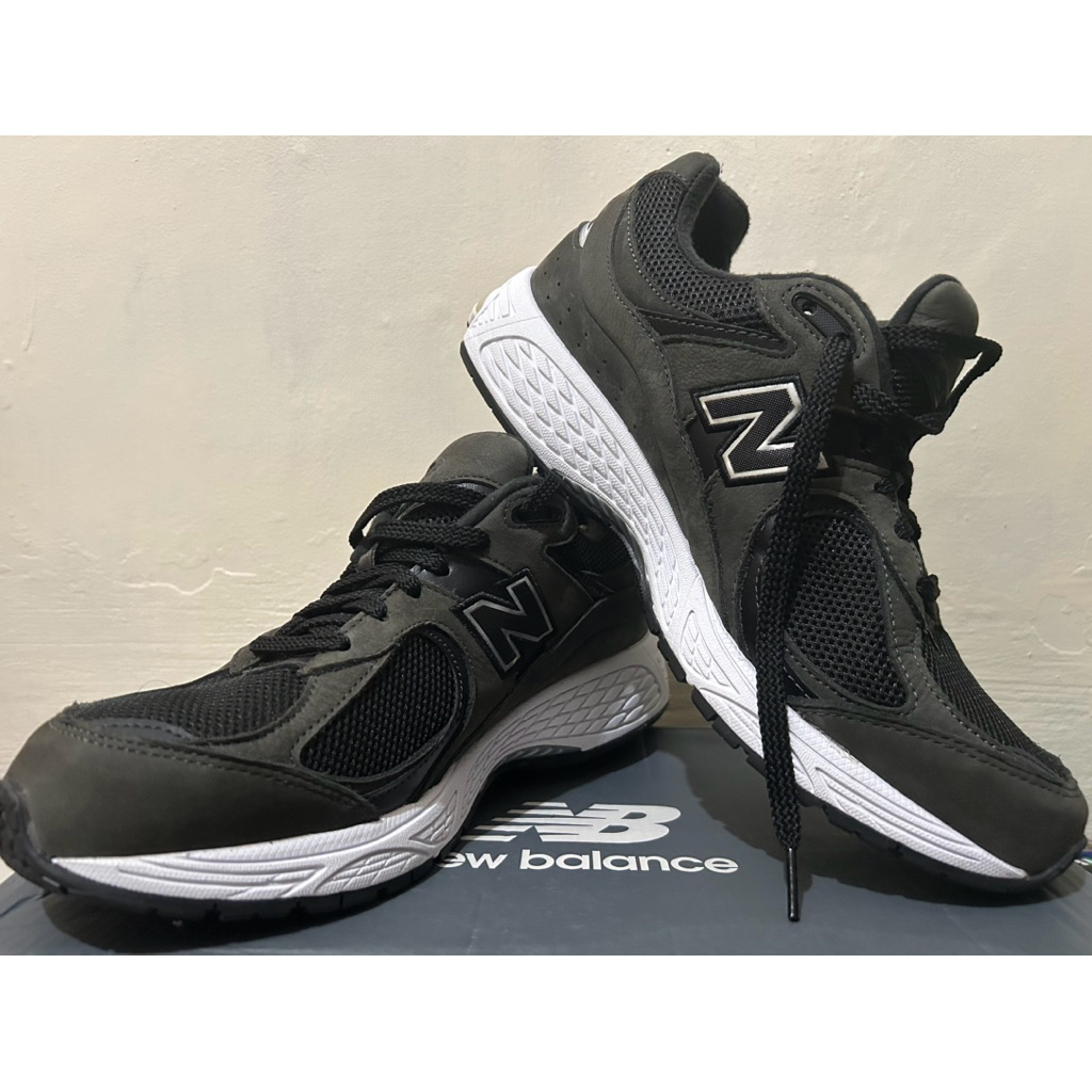 New Balance 2002R