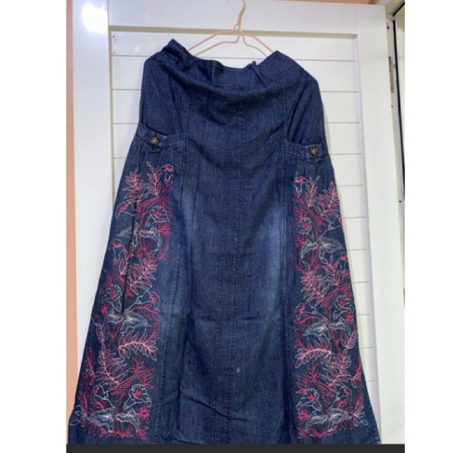 Rok Levis Adem & Ringan Bordir Bunga Kantong Aktif | Stylish & Nyaman