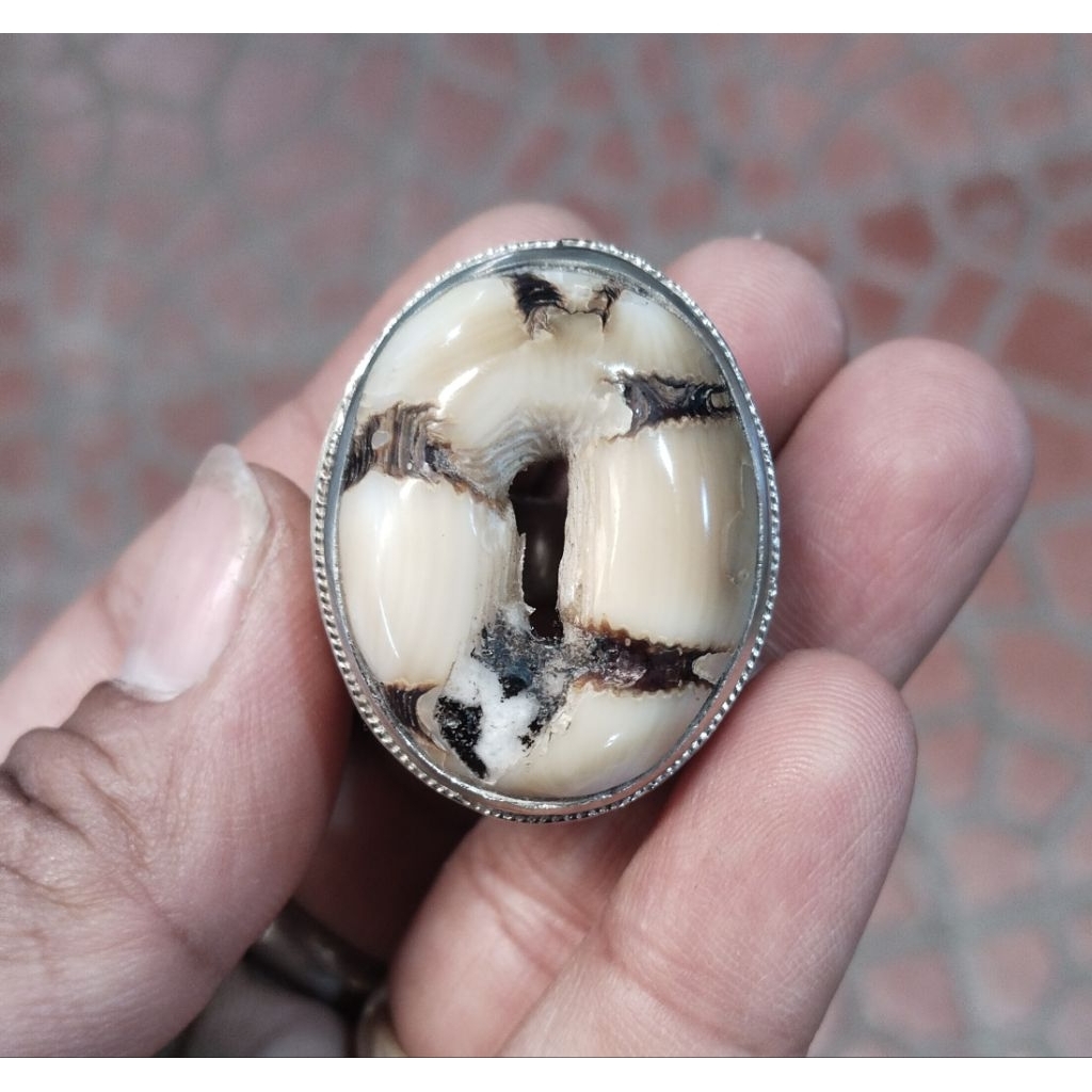 Permata gringsing putih combong angker ring ring 11