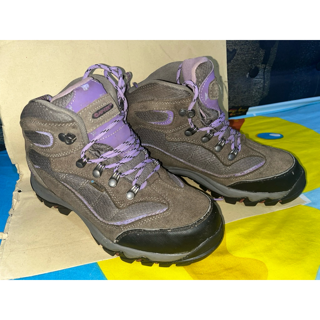 sepatu gunung hi tech