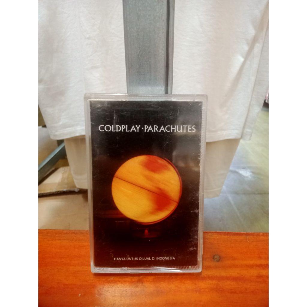 Kaset Coldplay - Parachutes