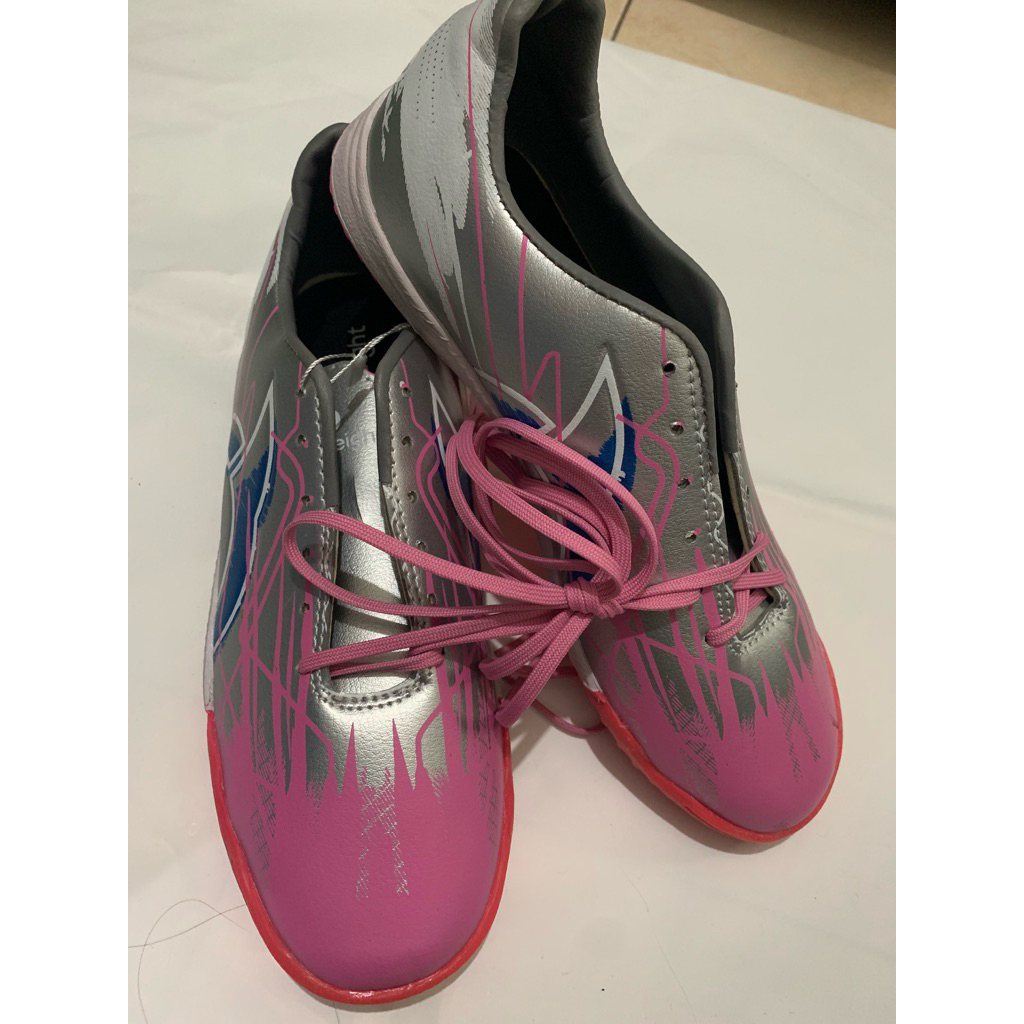 Sepatu Futsal Ortuseight Size 39 (tanpa dus/box)