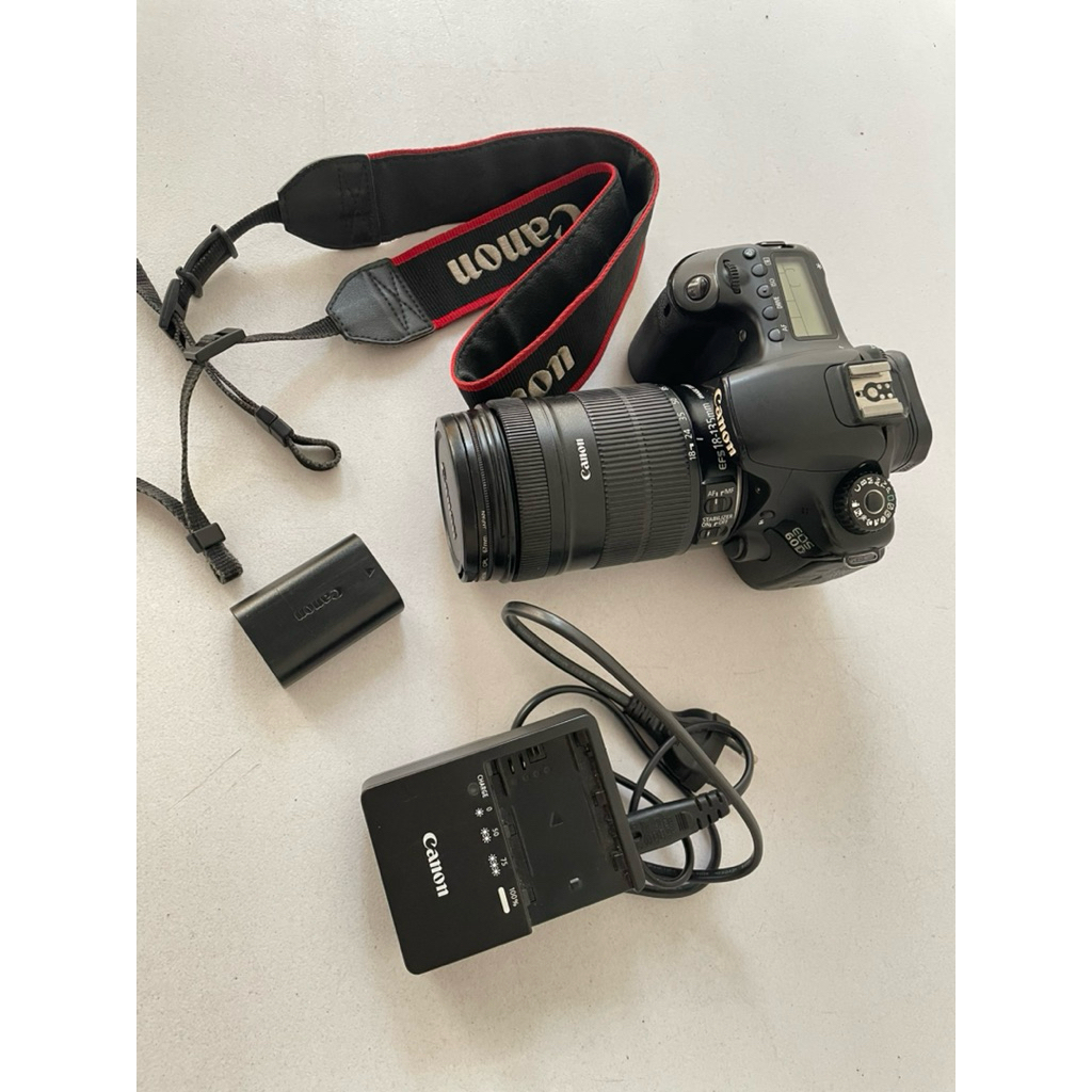 CANON 60D VIGNET + TELE 18-135mm IS JAMUR TIPIS KONDISI SECOND BEKAS PEMAKAIAN