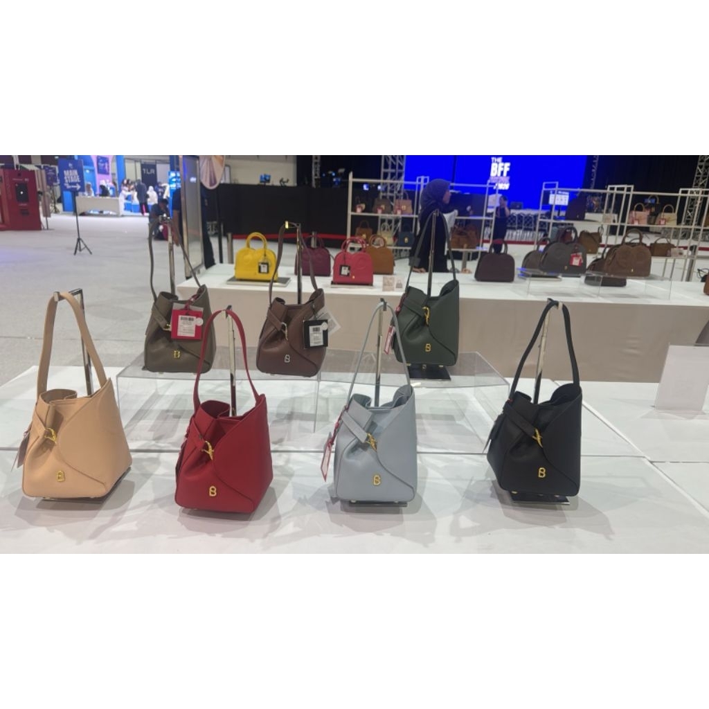 Buttonscarves Britney Bag