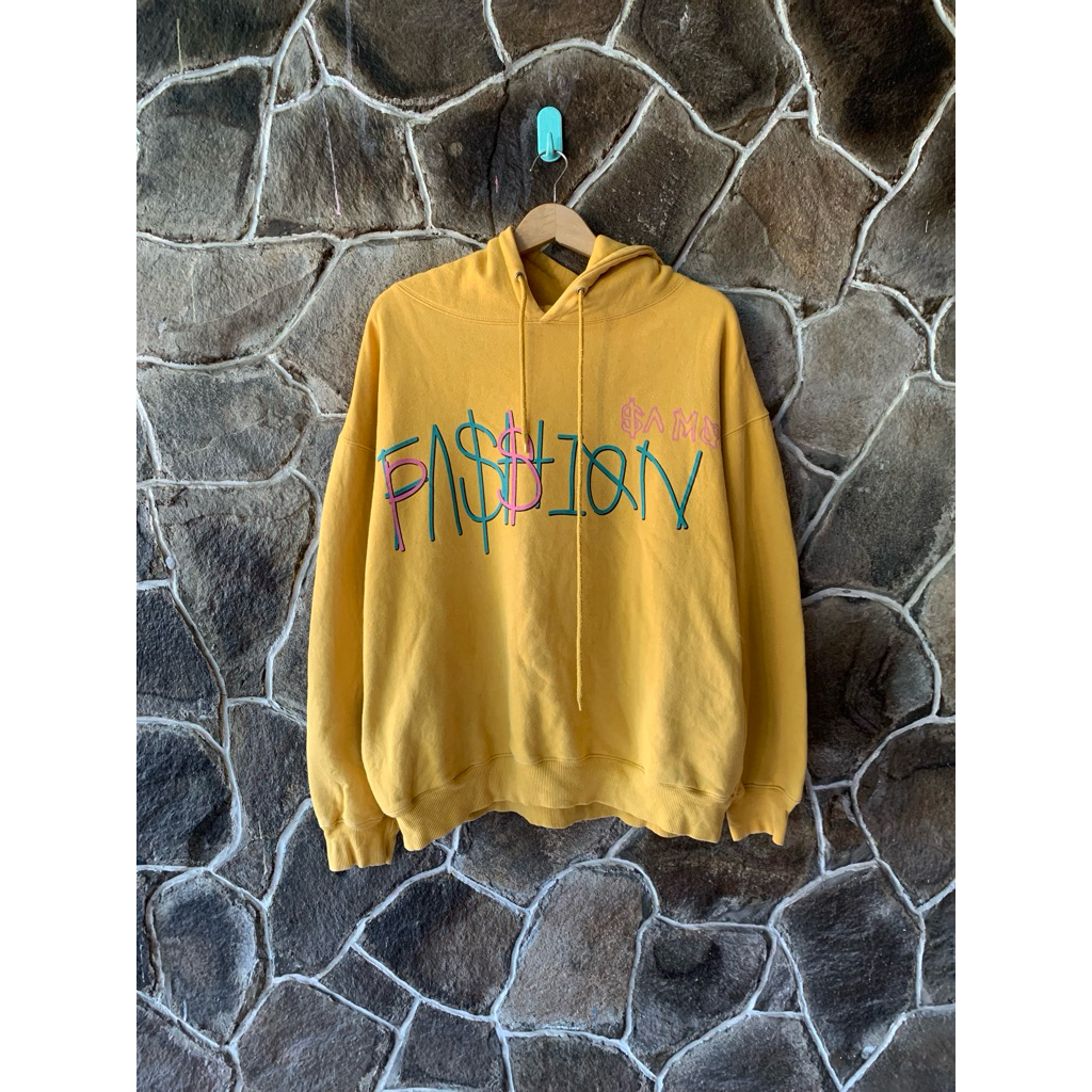 Hoodie I Am Not A Human Being Yellow