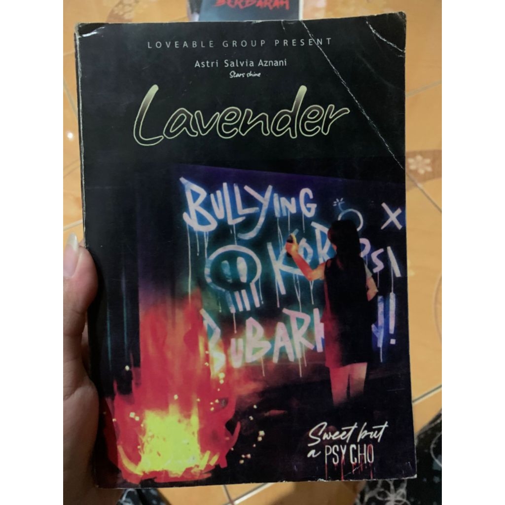 NOVEL LAVENDER/UTARA DAN SELATAN/TANGISAN LAUT BERDARAH/INDIGO TAPI PENAKUTBADAN INTELEJEN SEKOLAH