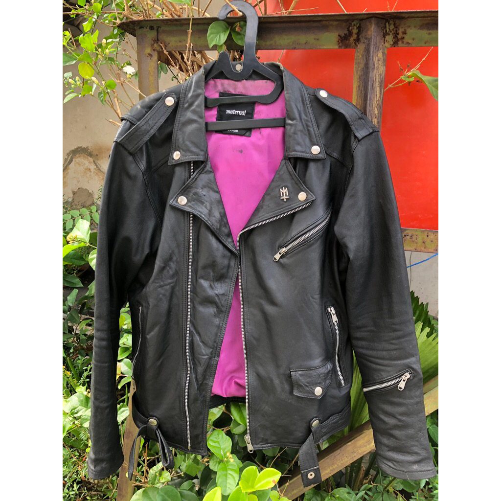 leather jacket maternal