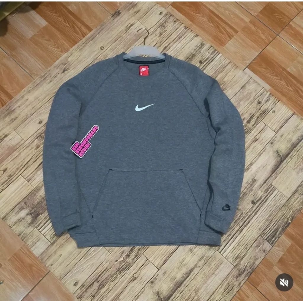 crewneck nike center