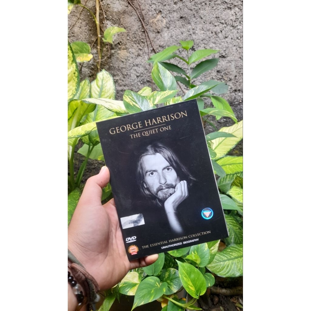 VCD dokumenter "George Harrison: The Quiet One" dari koleksi The Essential Harrison.