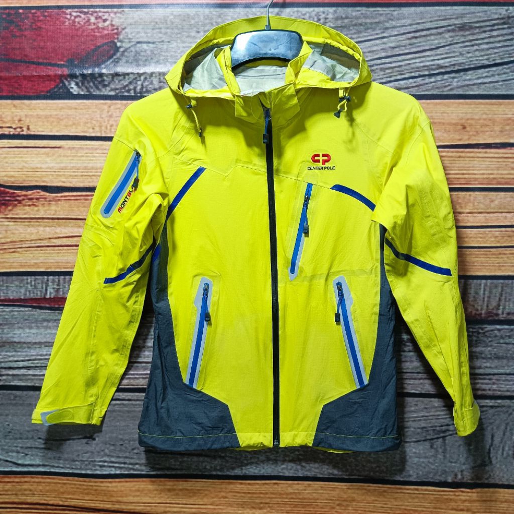 jaket outdoor CENTER POLE gorpcore size S casual bagus