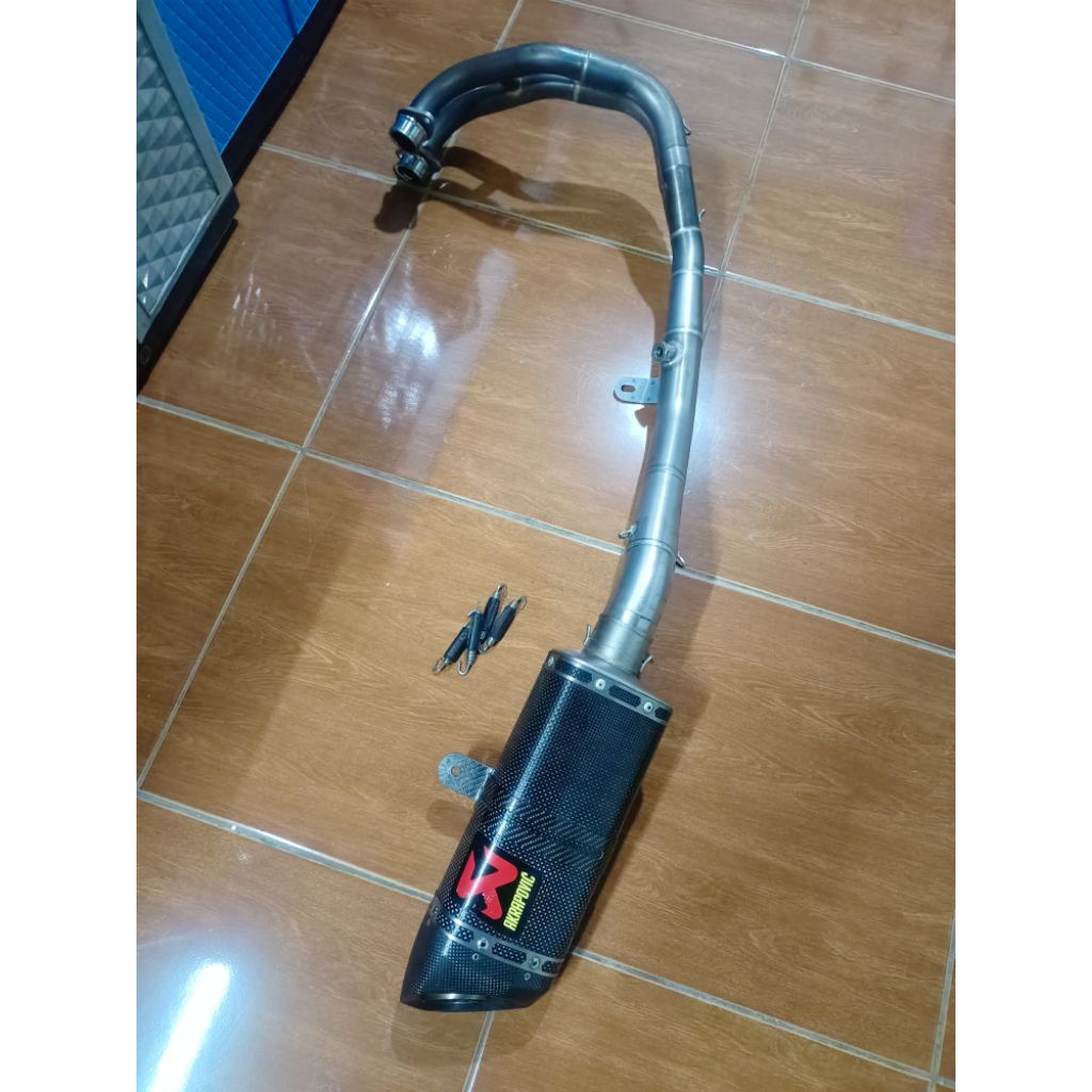 Akrapovic karbon Slovenia fullsistem R25 MT25 original Slovenia