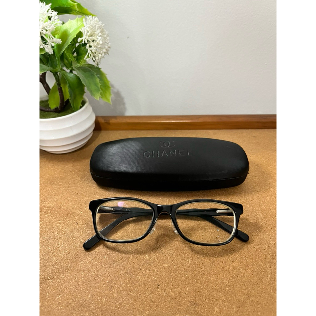 Preloved kacamata chanel